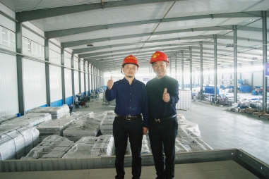 熱烈歡迎五棵松蘭州金牌代理商馬建軍先生蒞臨五棵松木業探討交流建筑模板發展的未來之路！