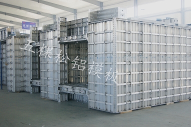 與清水模板相比，廊坊鋁合金模板的商業(yè)價(jià)值幾何？