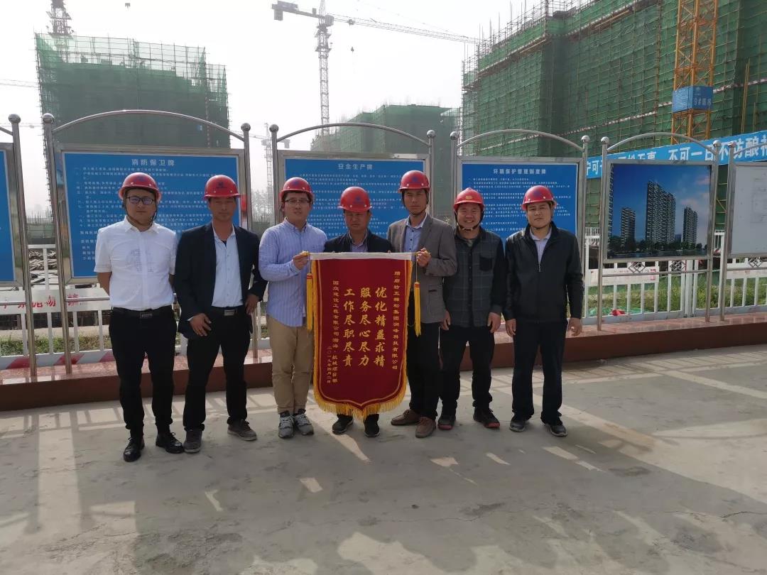 優(yōu)質(zhì)產(chǎn)品得錦旗，真誠(chéng)服務(wù)暖人心